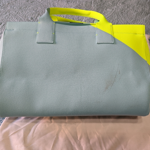 Rothys Overnighter in Aqua Prism - Picture 4 of 5